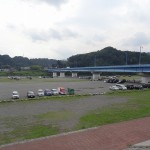 高田橋河川敷　約２０００台収容可能