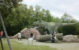 双葉水辺公園恐竜遊具