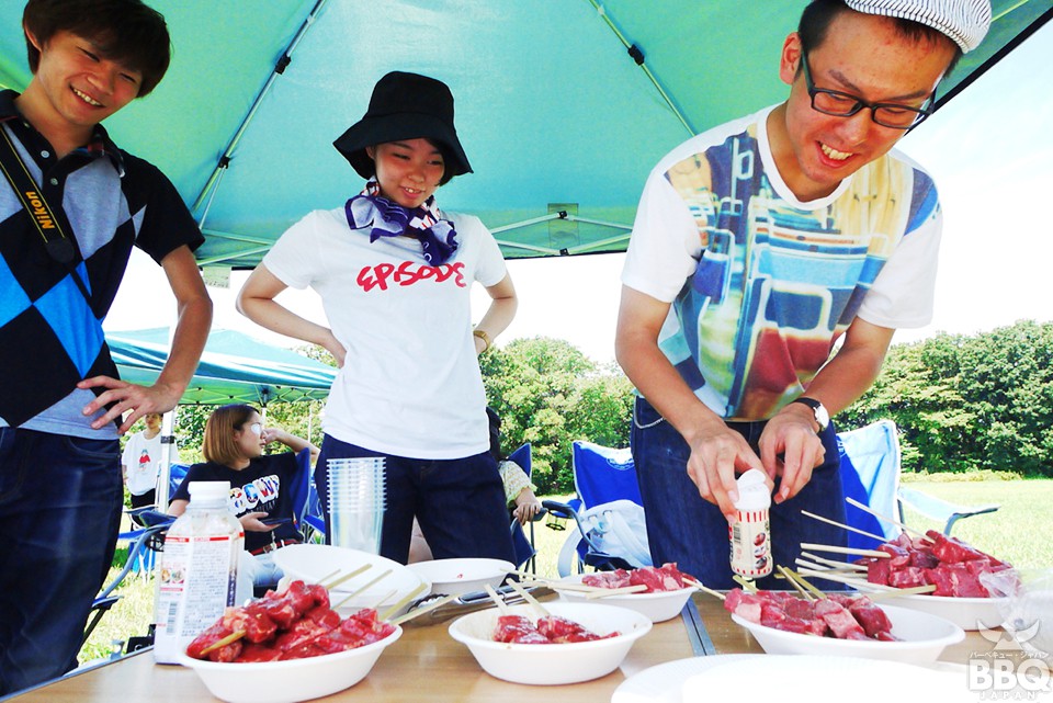 BBQの仕込みも大事な作業